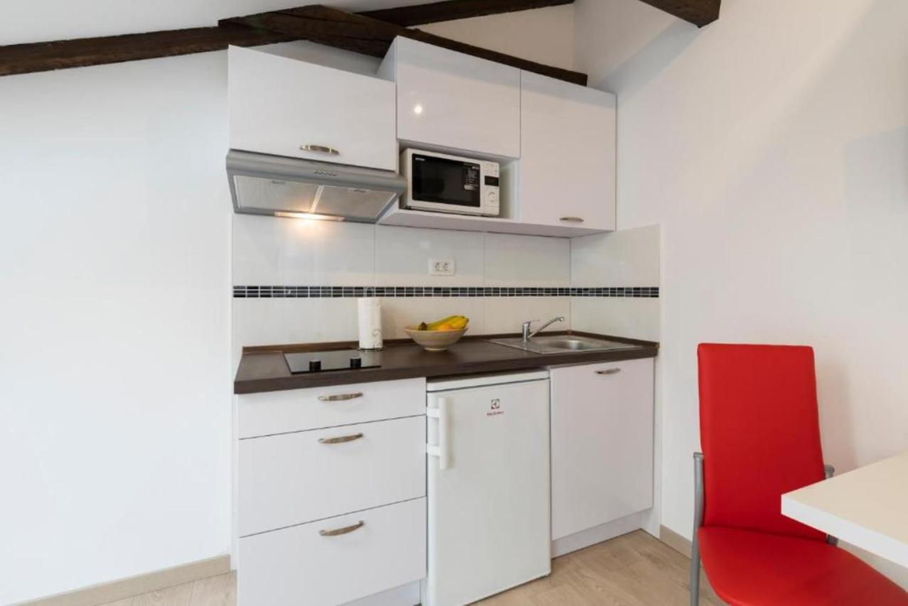 Central Apartments Pula Exterior photo